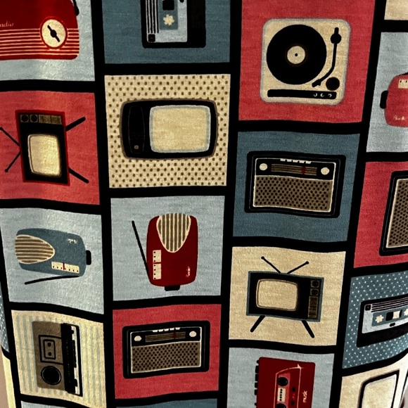 Adorable Retro print t-shirt radio cassette tv print size medium - Picture 5 of 11